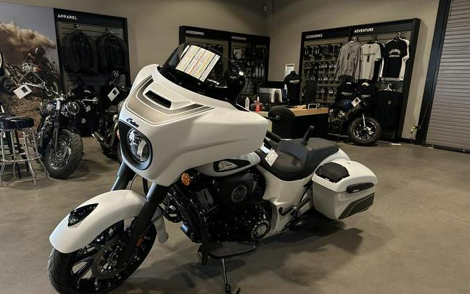 2024 Indian Motorcycle® Chieftain® Dark Horse® w/Powerband Audio Pkg Ghost White Metallic Smoke wit