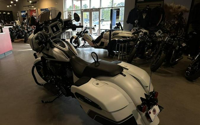 2024 Indian Motorcycle® Chieftain® Dark Horse® w/Powerband Audio Pkg Ghost White Metallic Smoke wit