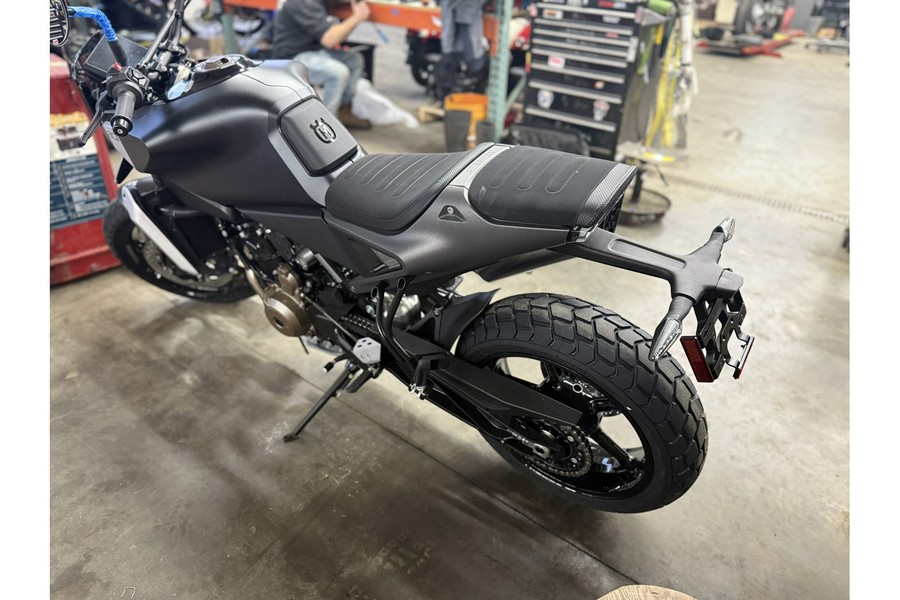 2025 Husqvarna Vitpilen 801