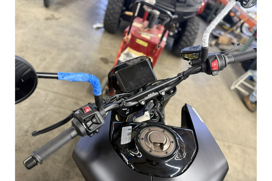 2025 Husqvarna Vitpilen 801