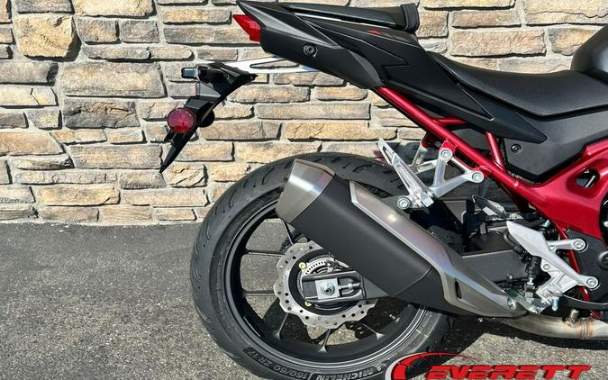2026 Honda® CB750 Hornet E-Clutch