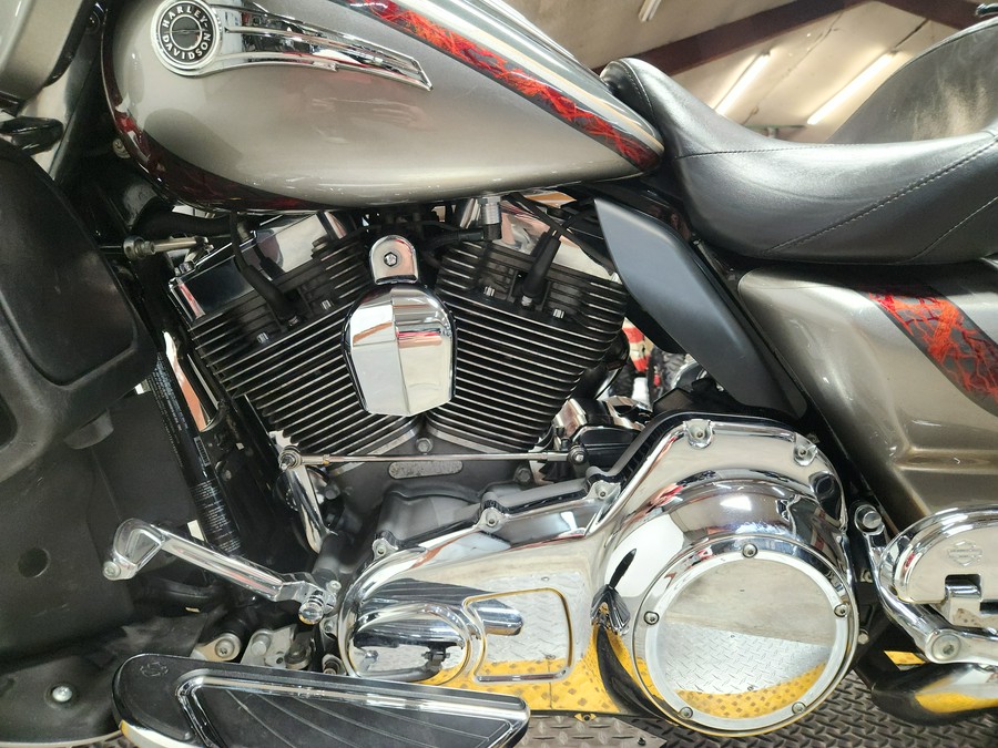 2016 Harley-Davidson® CVO™ Ultra Limited - FP8722