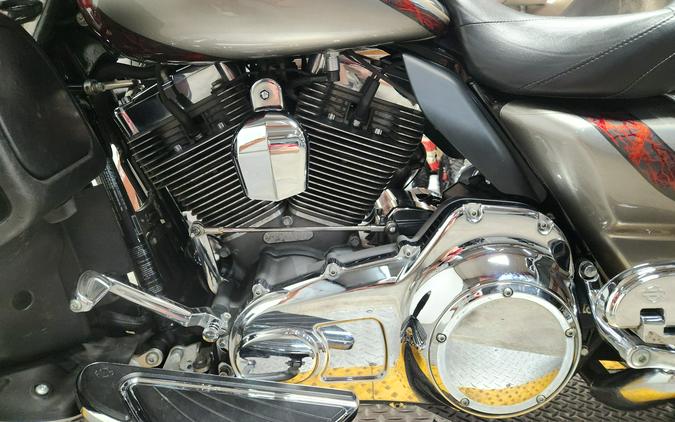 2016 Harley-Davidson® CVO™ Ultra Limited - FP8722
