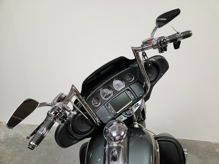 2016 Harley-Davidson® CVO™ Ultra Limited - FP8722
