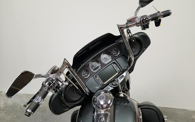 2016 Harley-Davidson® CVO™ Ultra Limited - FP8722