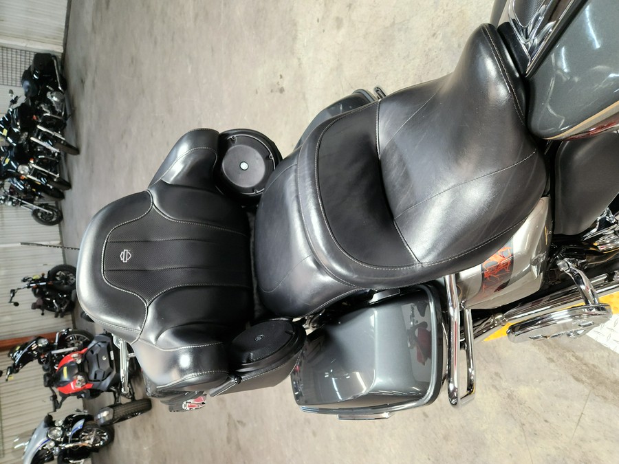 2016 Harley-Davidson® CVO™ Ultra Limited - FP8722