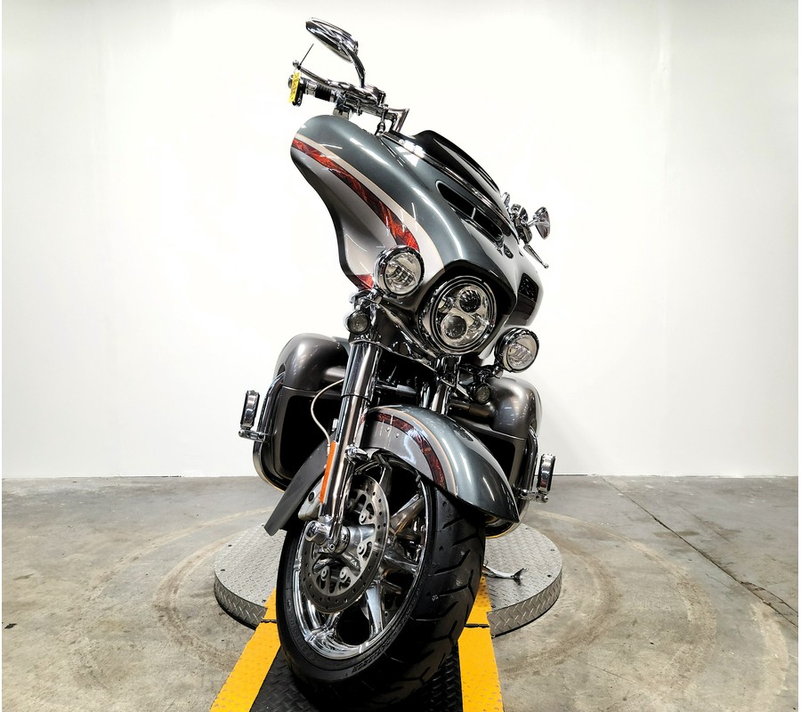 2016 Harley-Davidson® CVO™ Ultra Limited - FP8722