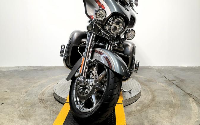2016 Harley-Davidson® CVO™ Ultra Limited - FP8722
