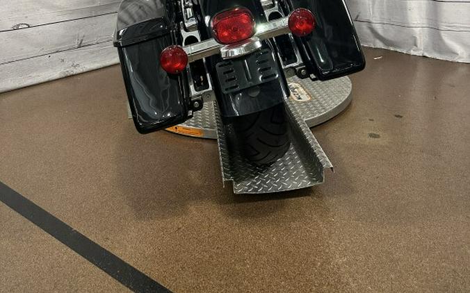 2016 Harley-Davidson Road King® – Timeless Touring Cruiser