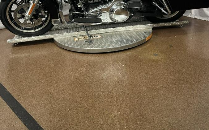 2016 Harley-Davidson Road King® – Timeless Touring Cruiser