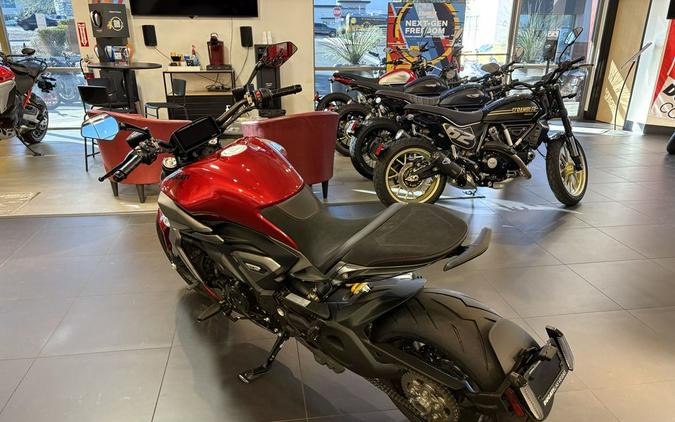 2026 Ducati XDiavel V4 Burning Red