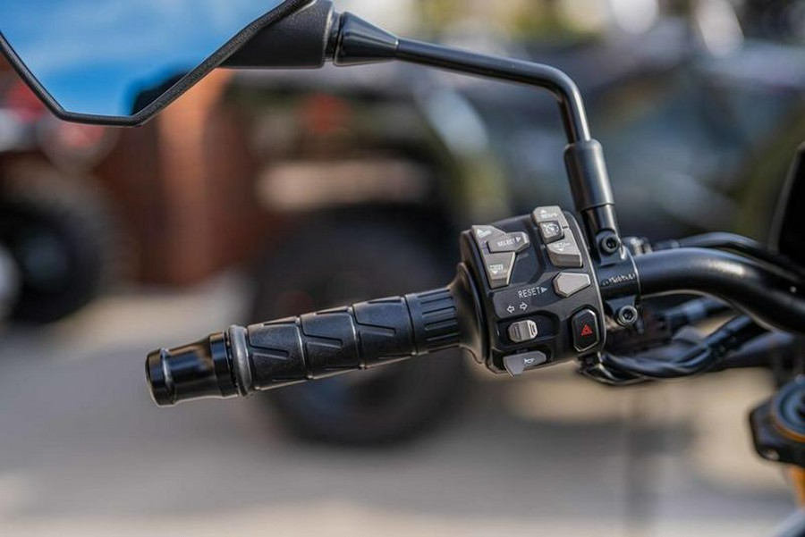 2025 Kawasaki Z900 SE ABS