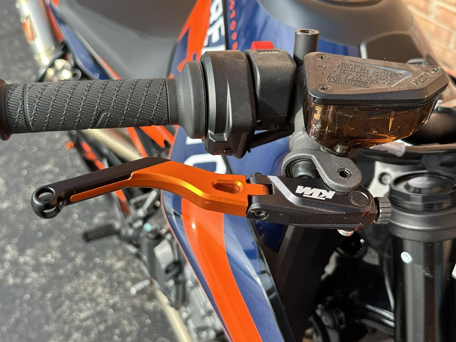 2022 KTM 890 DUKE