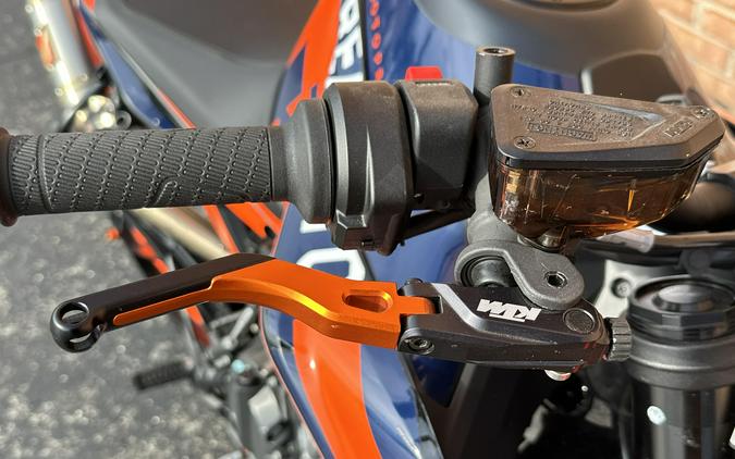 2022 KTM 890 DUKE