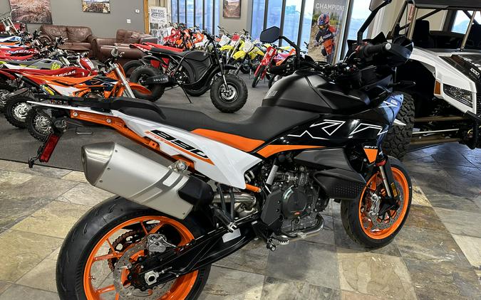 2024 KTM SMT 890