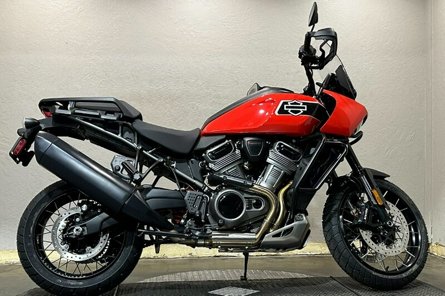 Harley-Davidson® Pan America® 1250 Special 2026 Blood Orange Black Cast Wheels