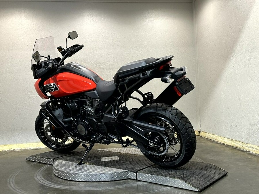 Harley-Davidson® Pan America® 1250 Special 2026 Blood Orange Black Cast Wheels
