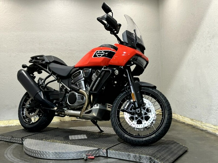 Harley-Davidson® Pan America® 1250 Special 2026 Blood Orange Black Cast Wheels