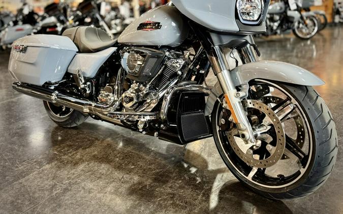 2026 Harley-Davidson® Street Glide® Dark Billiard Gray Chrome Trim