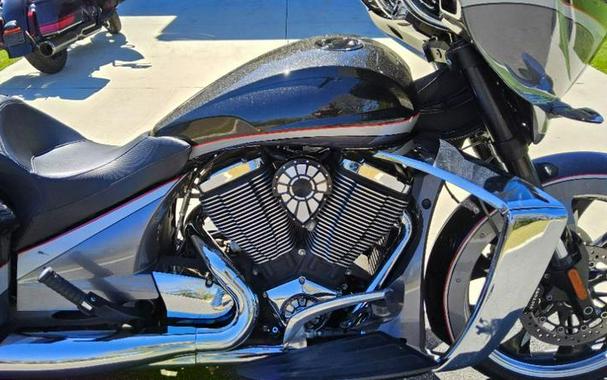 2016 Victory Motorcycles® Magnum® Suede Pearl White with Black & Silver