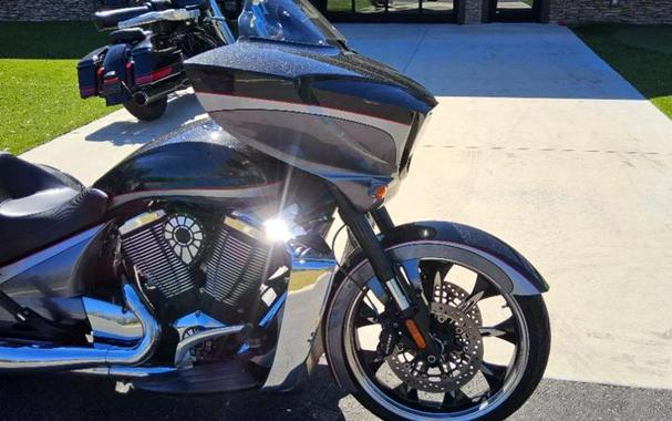 2016 Victory Motorcycles® Magnum® Suede Pearl White with Black & Silver