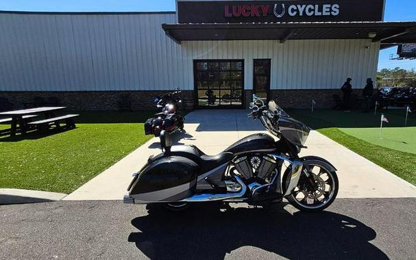 2016 Victory Motorcycles® Magnum® Suede Pearl White with Black & Silver