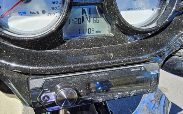 2016 Victory Motorcycles® Magnum® Suede Pearl White with Black & Silver