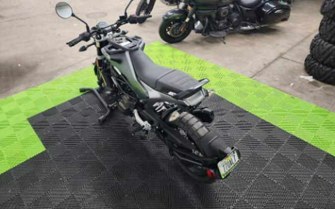 2021 Husqvarna Svartpilen 401