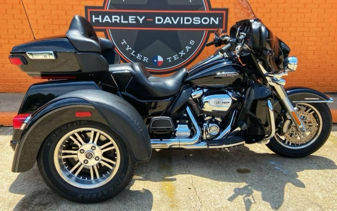 2017 Harley-Davidson® FLHTCUTG - Tri Glide® Ultra