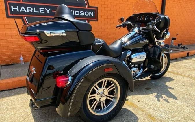 2017 Harley-Davidson® FLHTCUTG - Tri Glide® Ultra