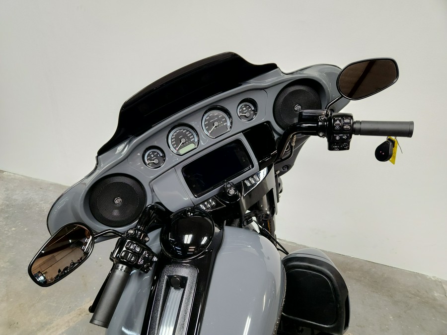 2022 Harley-Davidson® Ultra Limited - FP8743