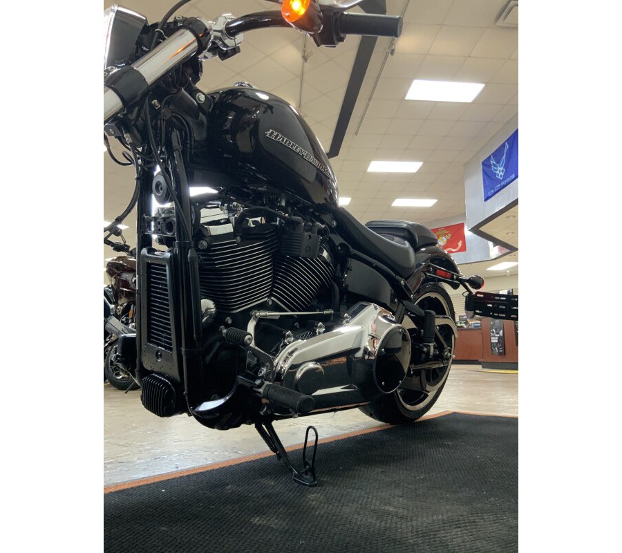 2018 Harley-Davidson Breakout Black Tempest