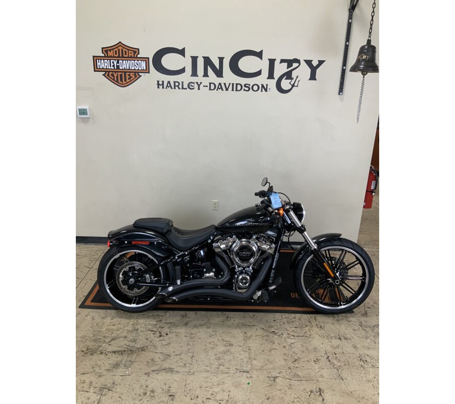 2018 Harley-Davidson Breakout Black Tempest