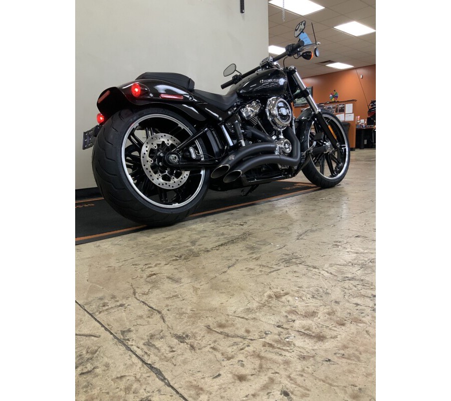 2018 Harley-Davidson Breakout Black Tempest