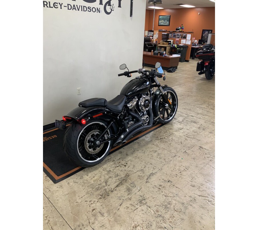 2018 Harley-Davidson Breakout Black Tempest