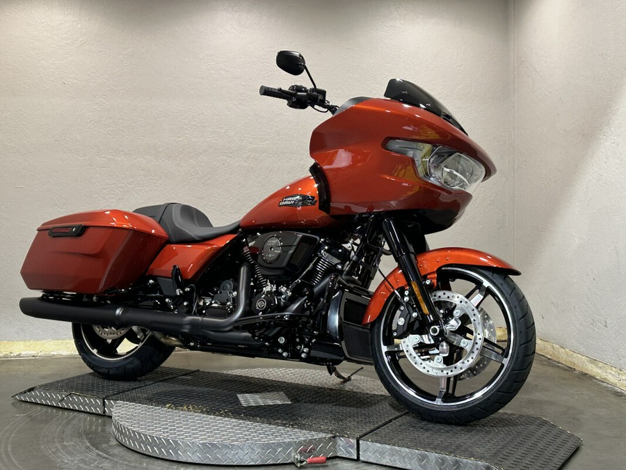 Harley-Davidson Road Glide™ 2024 FLTRX 84485126DT WHISKEY FIRE