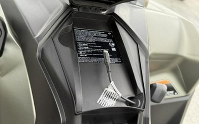 2026 Can-Am Outlander X mr 1000R Loft Green Satin