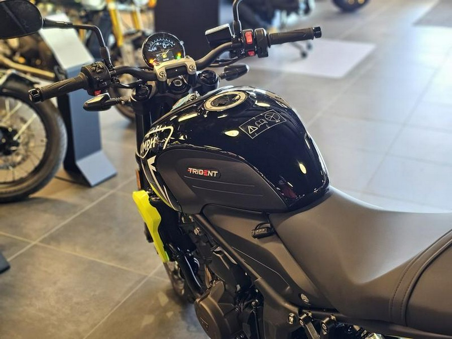 2024 Triumph Trident 660 Jet Black/Triumph Racing Yellow