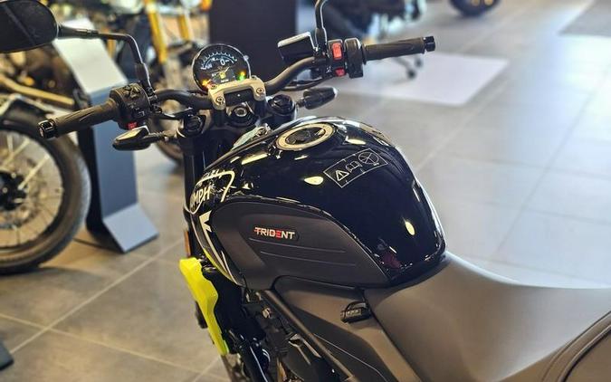 2024 Triumph Trident 660 Jet Black/Triumph Racing Yellow