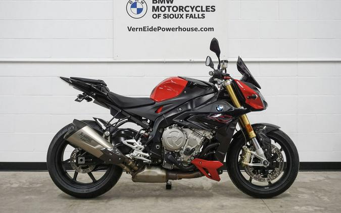 2018 BMW S 1000 R Racing Red / Black Storm Metallic