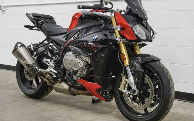 2018 BMW S 1000 R Racing Red / Black Storm Metallic