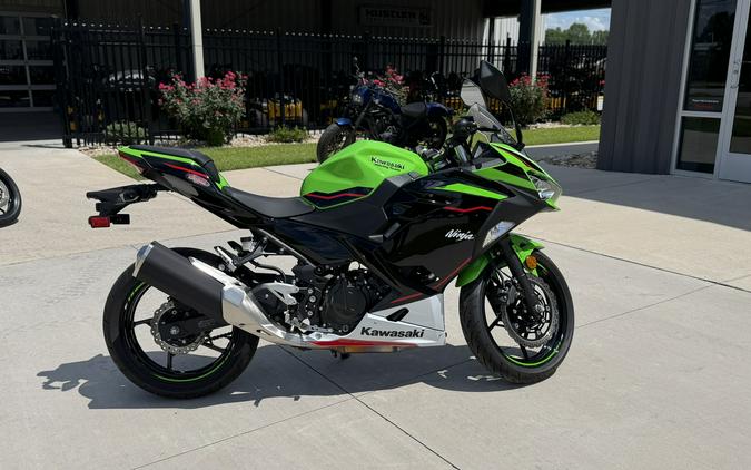 2022 KAWASAKI Ninja 400 ABS KRT Edition Lime Green/Ebony/Pearl Blizzard White - DAF2304
