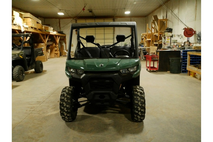 2025 Can-Am Defender DPS HD7