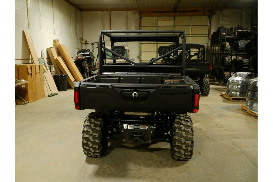 2025 Can-Am Defender DPS HD7