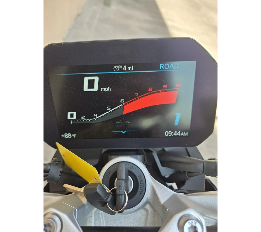 2026 BMW F 900 R