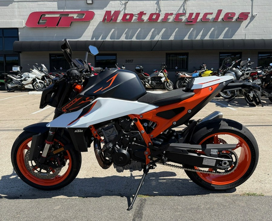 2026 KTM Duke 990 R