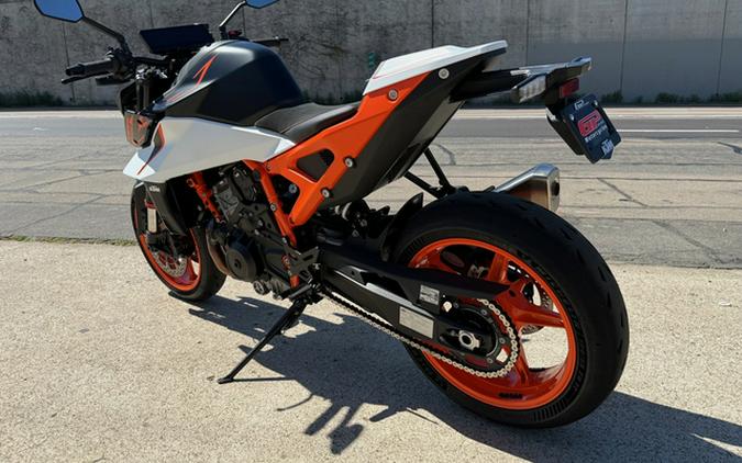 2026 KTM Duke 990 R