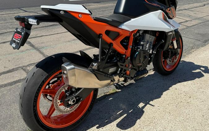2026 KTM Duke 990 R