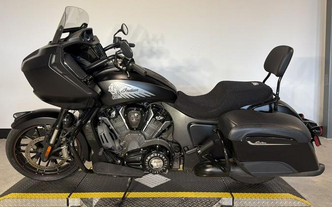 2021 Indian Motorcycle® Challenger® Dark Horse Thunder Black Smoke