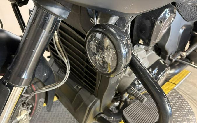 2021 Indian Motorcycle® Challenger® Dark Horse Thunder Black Smoke